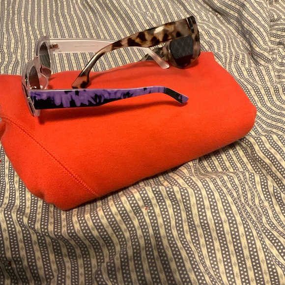 2 pair womens sunglasses - Picture 2 of 2